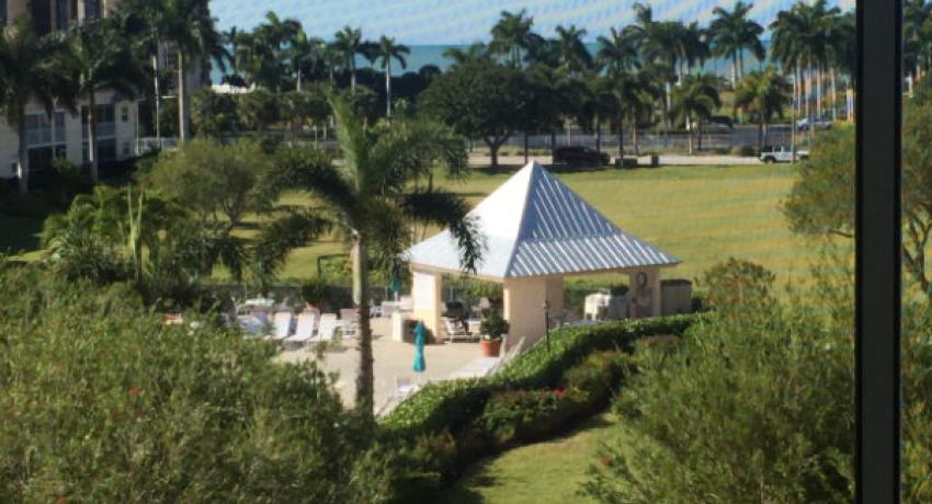 Outdoor social area C-402